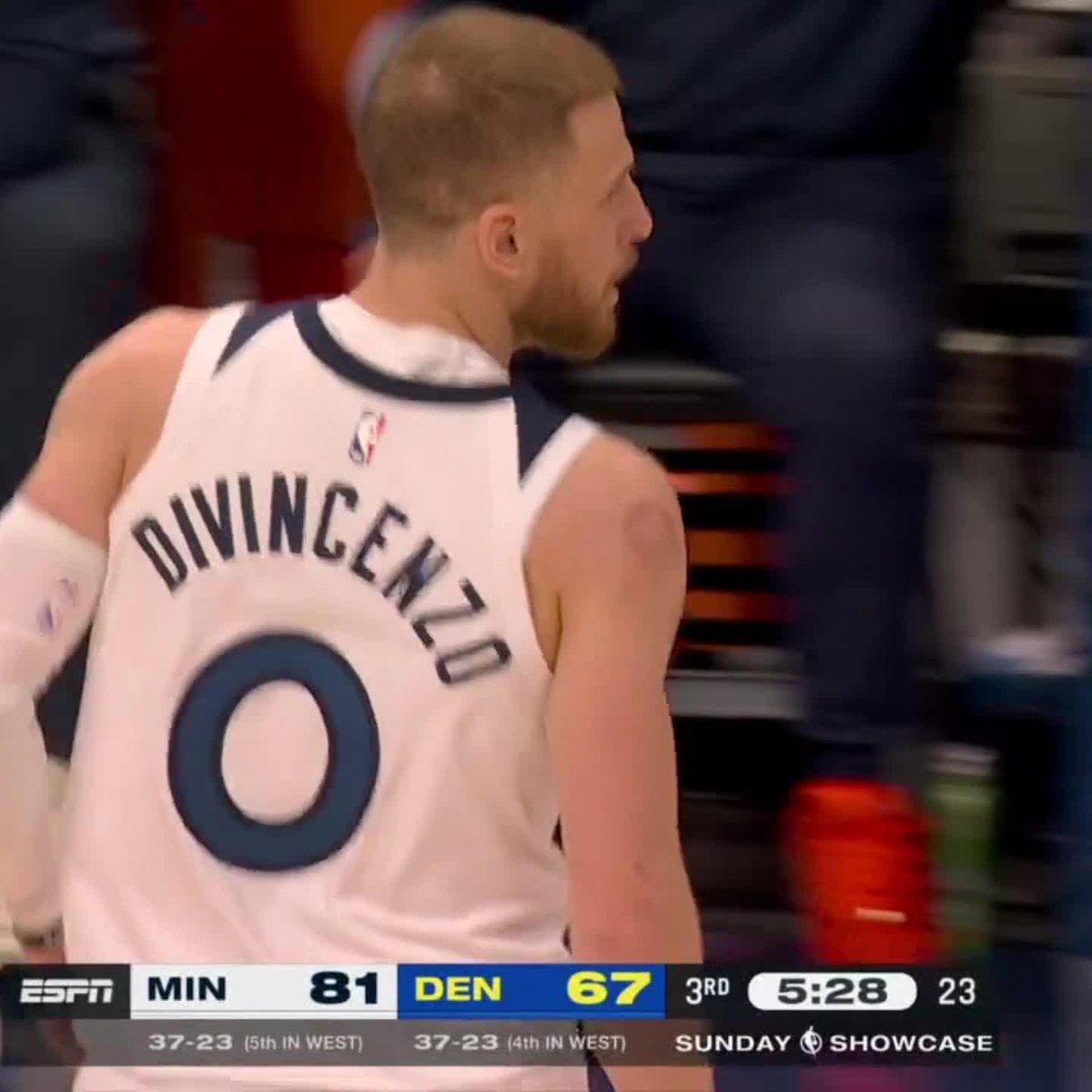 Another THREE from Donte 🔥 DiVincenzo got FIVE threes and counting in the 3rd 🪣