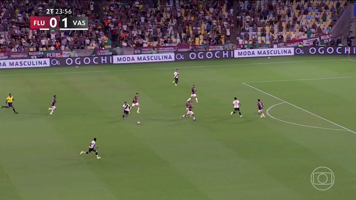 O lance do pênalti cometido pelo zagueiro Freytes, do Fluminense. 🎥 TV Globo 📺 | ge