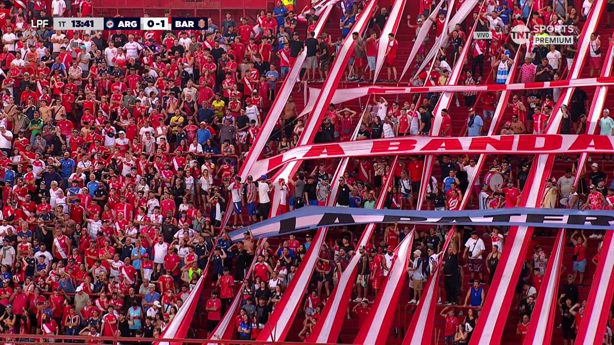 Se normalizó cantar este himno en todas las canchas. Se está quemando un toke