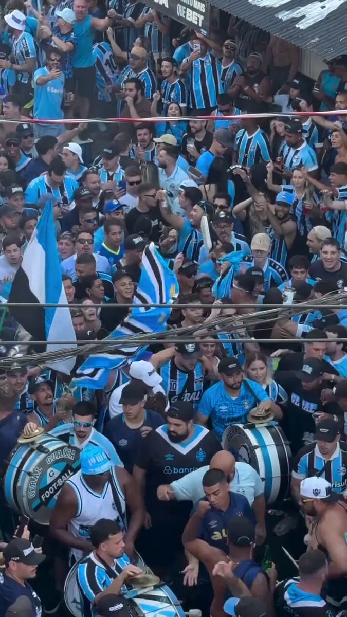 Le quitaron la Libertadores en el 95 a elver, pusieron a debutar a Ronaldinho, los volamos en cuartos en el 2003 y sus hinchas aman a Miguel Monsalve. Club querible el Gremio 🇪🇪🇪🇪🇪🇪