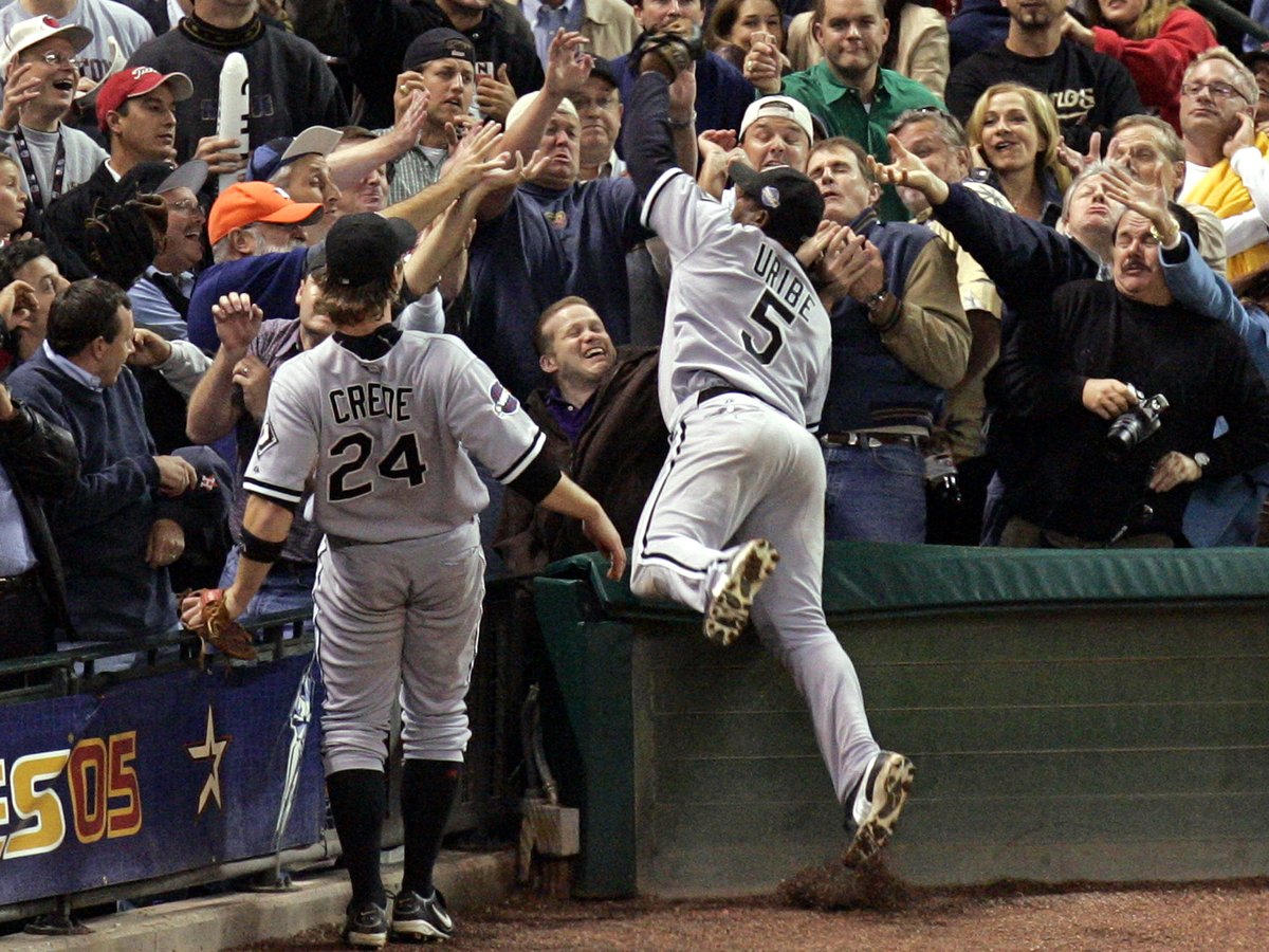 Juan Uribe is a #WhiteSox legend, he made one of the best catches in MLB history and no one talks about it. MLB Hall of Pretty Good