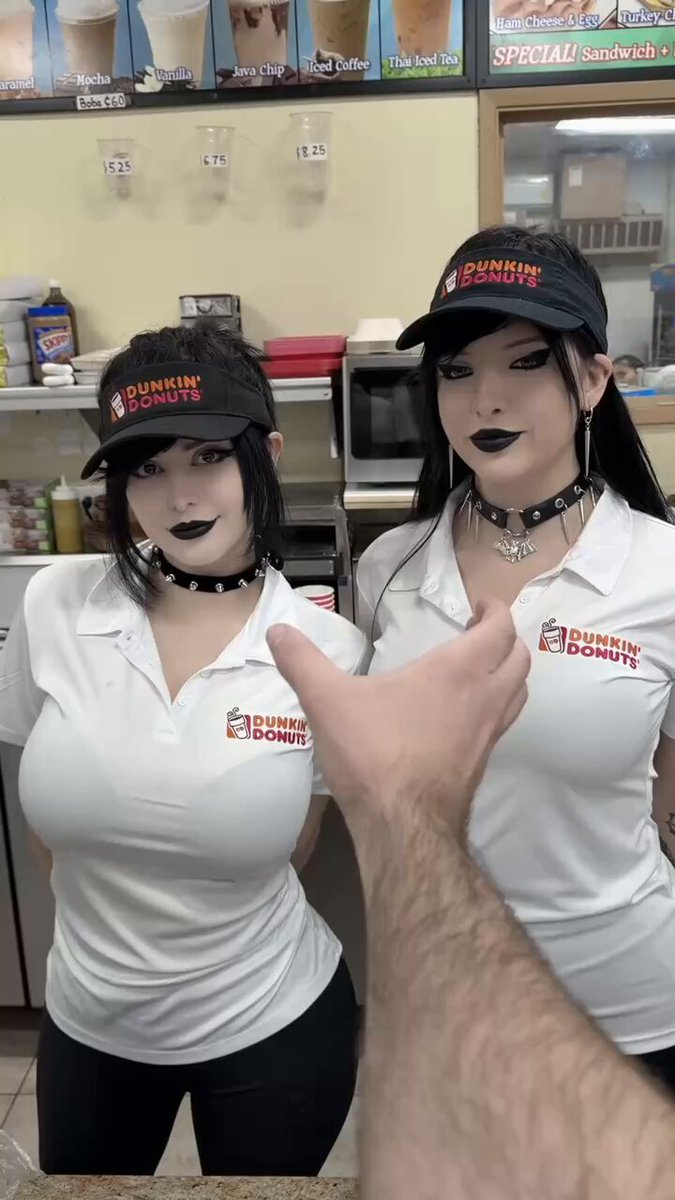 Your favorite goth donut makers :3 Pinkchyu