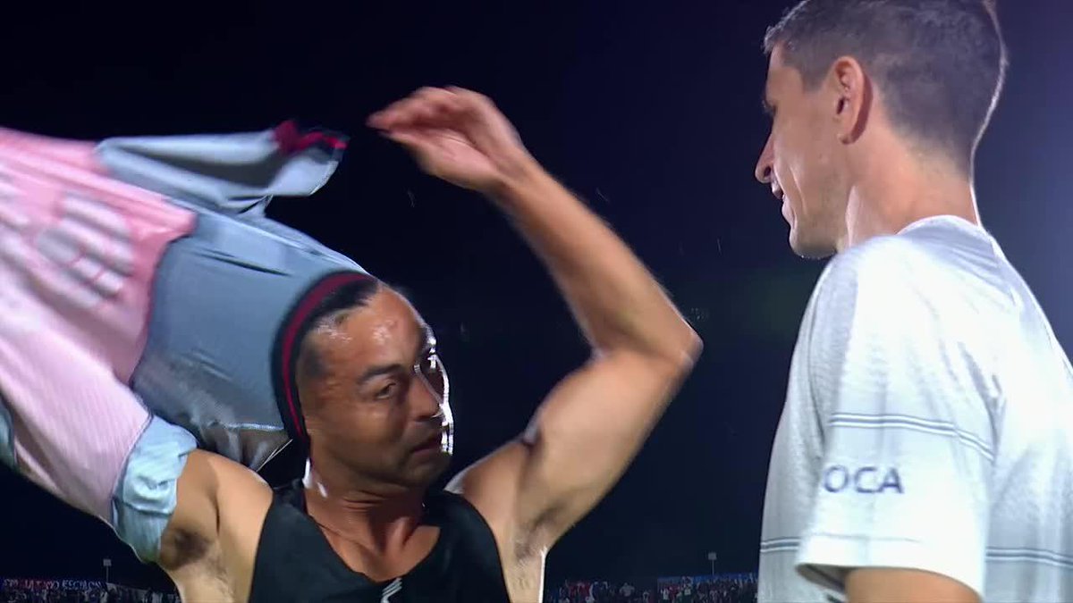 PARA QUE SE EMOCIONEN LOS HINCHAS DE RIVER. Luego de Tigre vs. Gimnasia, Pity Martínez y Nacho Fernández intercambiaron sus camisetas y tuvieron una charla a pura risa... ¿De qué habrán hablado?