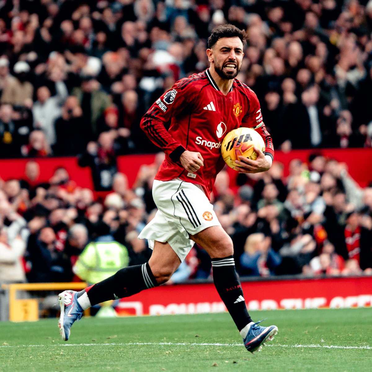 🇵🇹 Bruno Fernandes from the penalty spot. You know the rest...