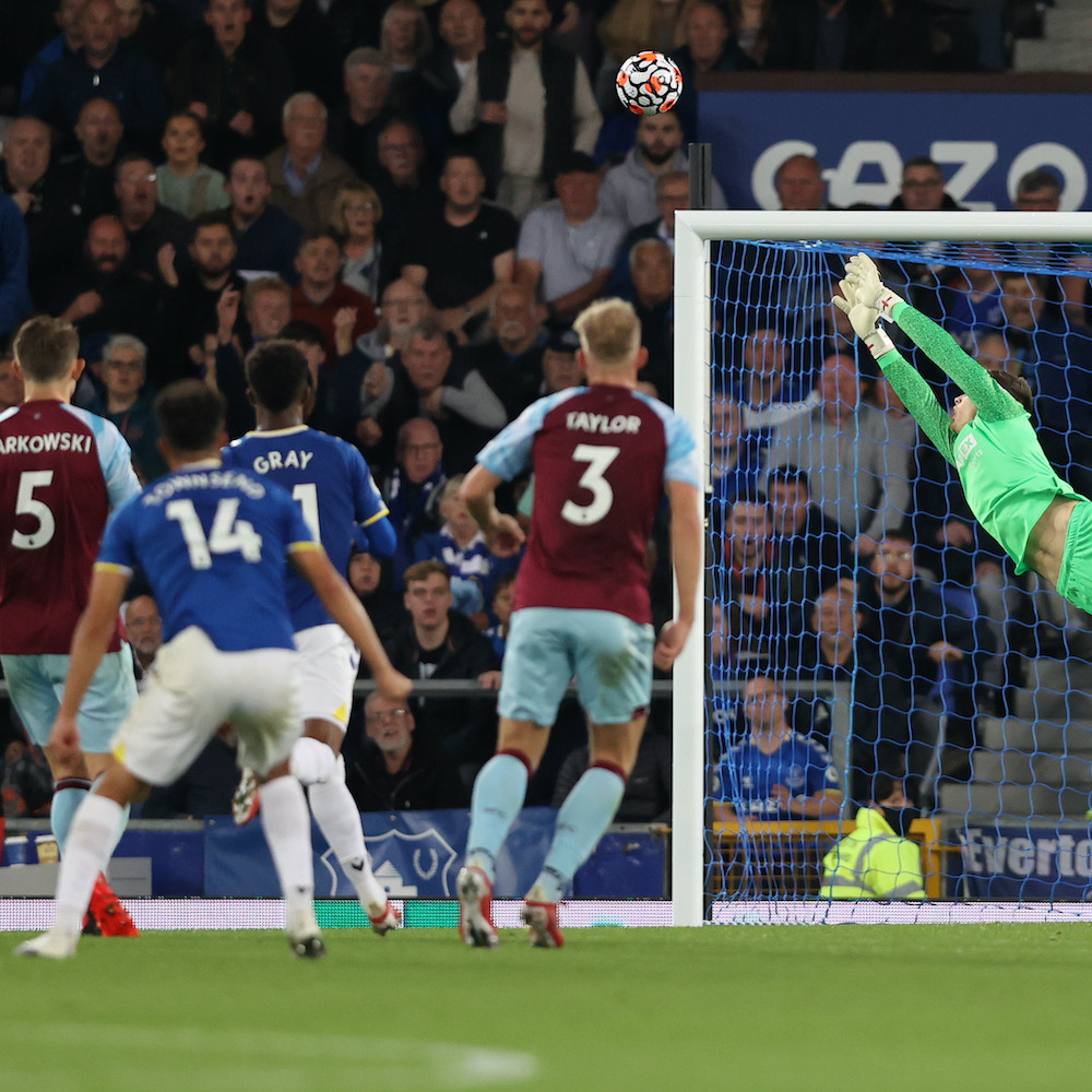 Andros Townsend hits a screamer as Everton scored three goals in six second-half minutes to come back and beat Burnley 3-1 at Goodison Park in September 2021 🔵⚽️