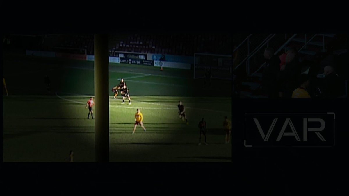 🗣️ "The VAR was really, really on the ball." 🗣️ "It is a brilliant spot. It is great communication." Ref Watch praise the officials for spotting a foul on Tawanda Maswanhise during Motherwell's win over Dundee Utd ⤵️