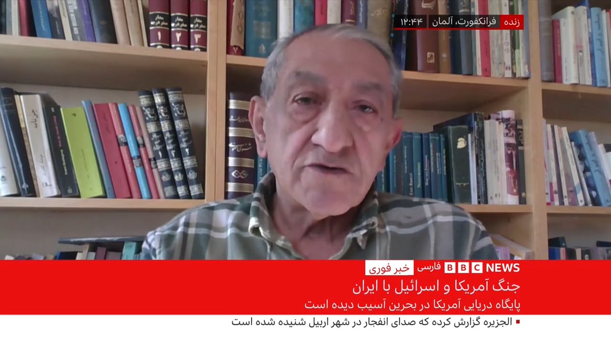 فرج سرکوهی روزنامه‌نگار می‌گوی : جمهوری اسلامی برای بقای خودش در دو جبهه در حال جنگ است، علیه اسرائیل و آمریکا و همزمان مردم و حالا هم جنگ را منطقه‌ای کرده که هزینه جنگ را بالا برود و آنها جنگ را متوقف کنند.