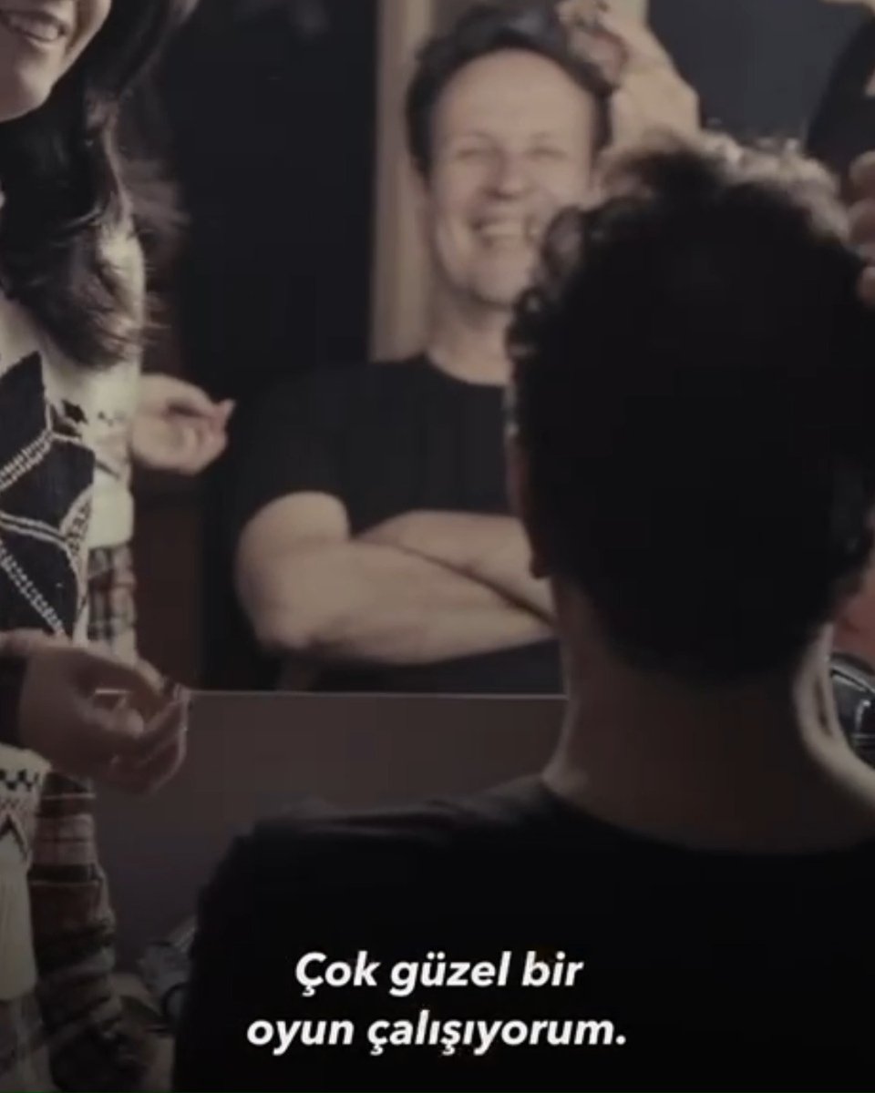 Okan Bayülgen, Celal Kadri Kinoğlu ve Nihal Usanmaz'ın oynadığı Devlerin Savaşı oyunu, izleyicisi ile buluşmaya devam ediyor. 🎭 Takvim ve biletler: