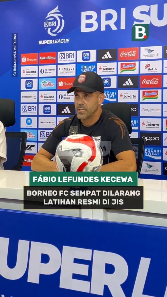 Pelatih Borneo FC Samarinda, Fabio Lefundes, mengungkapkan kekecewaannya setelah timnya sempat tidak diizinkan menggelar official training di Jakarta International Stadium, sebelum akhirnya mendapat izin latihan resmi usai melayangkan protes. #blclpt #blcbm #superleague
