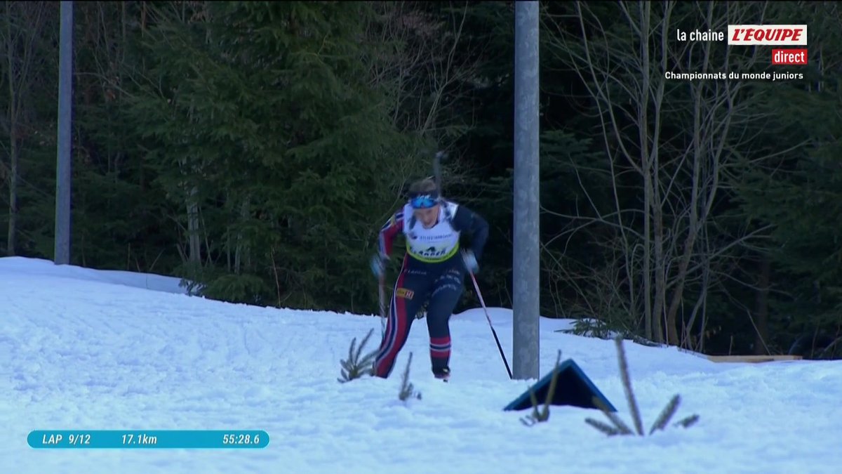 Petit geste peu sportif de Bleidele sur Lou-Anne Dupont Ballet-Baz pour lui passer devant avant le passage de l'ultime relais... #lequipeBIATHLON