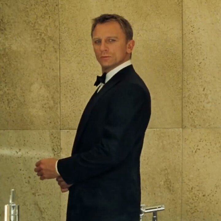 Raise a Vesper for Daniel Craig on his birthday today!