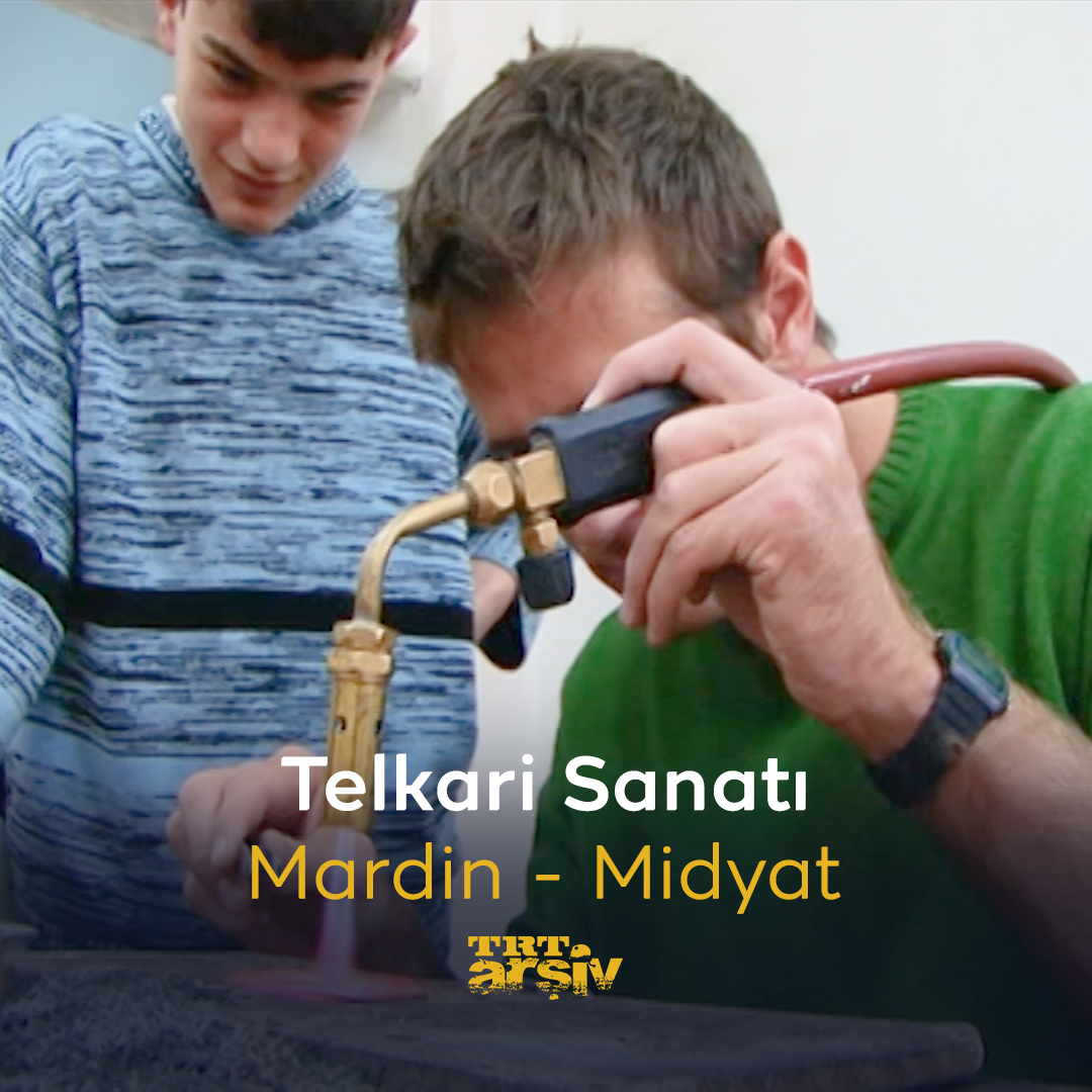 “Adem’in Seyir Defteri”nde bu kez #Midyat’tayız ve ustamızdan Telkari sanatının inceliklerini öğreniyoruz. 🔥