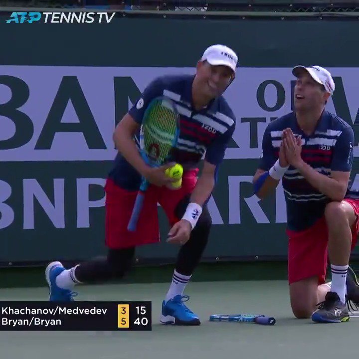 Le Mur ! 🧱 Un échange mythique des frères Bryan contre la paire Medvedev / Khachanov au Masters d'Indian Wells 2019 où les Américains avaient frappé 15 volées pour gagner le point.