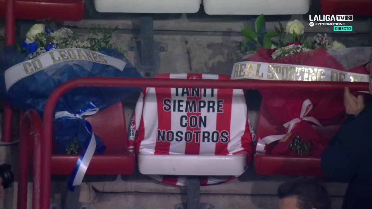 El sportinguismo no te va a olvidar jamás, Tanti ❤️🩹 El homenaje del Real Sporting al aficionado fallecido en El Molinón este domingo #LALIGAHYPERMOTION