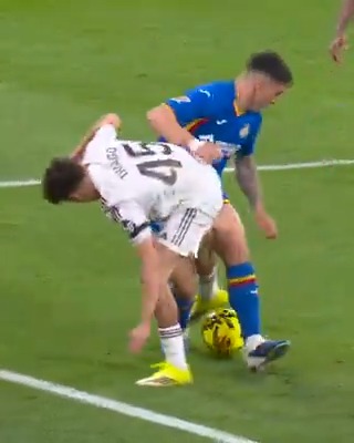 تخيل التطبيل لو بيدري اللي عملها 😂