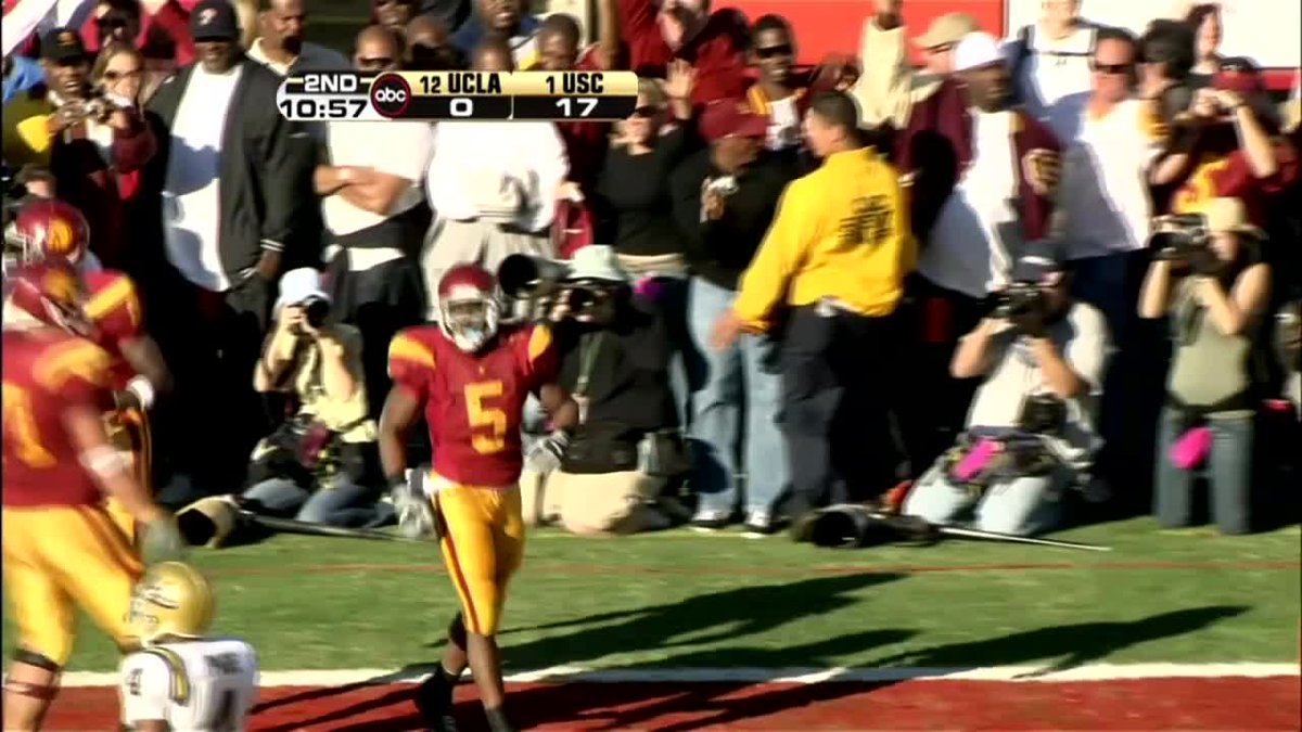 HBD, Reggie Bush! 🥳 Let's celebrate with the USC Football ✌️ legend's 260-yard, 2-TD effort in the 2005 rout against rival UCLA.