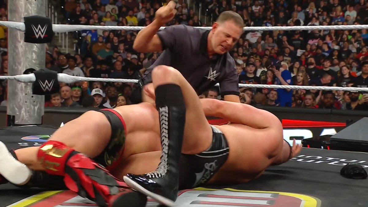 That was a BATTLE ⚔️ GUNTHER defeats Dragon Lee after an amazing match!