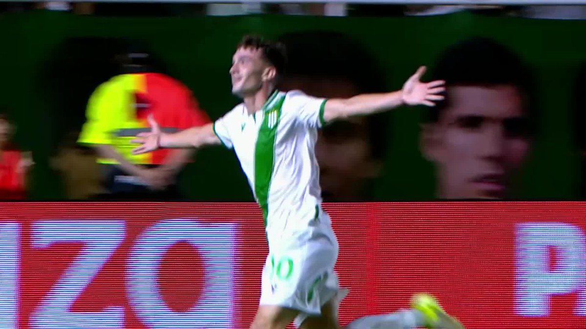 🔥 DOBLETE DE GOLAZOS DE VOLEA DE ZURDA DE LAUTARO GÓMEZ ⚽ El 10 de Banfield se lución en el triunfo 2-0 ante Aldosivi en la fecha 8 de la Zona B del #TorneoApertura 👏 ¿Cuál te gustó más?