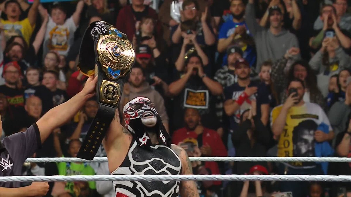 Penta finalmente logró convertirse en Campeón Intercontinental 🙌 #WWERaw