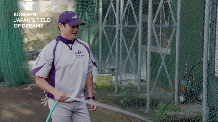Bisa-bisanya SMA ini dapetin Ohtani dan Kikuchi Seru nonton doku Koshien ini. Pelatih yang satu gayanya "keras". Yang di SMA satu lagi lebih "halus" dan "bermain" Ada di netflix