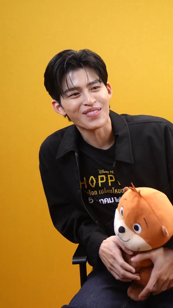 นักพากย์ของเรา 'ปอนด์ ณราวิชญ์' รับคำท้ามา 'เด้งโดด Challenge' ให้ตรงจังหวะ! ชวนแฟน ๆ ดิสนีย์มาอินกับความป่วน ก่อนมาสนุกใจฟูกันต่อแบบเต็ม ๆ ใน Disney & Pixar's Hoppers #เด้งโดดเปลี่ยนโหมดเป็นบีเวอร์ พบกัน 5 มีนาคมนี้ ในโรงภาพยนตร์ ซื้อตั๋วล่วงหน้าเลย #HoppersTH #PondXHoppers