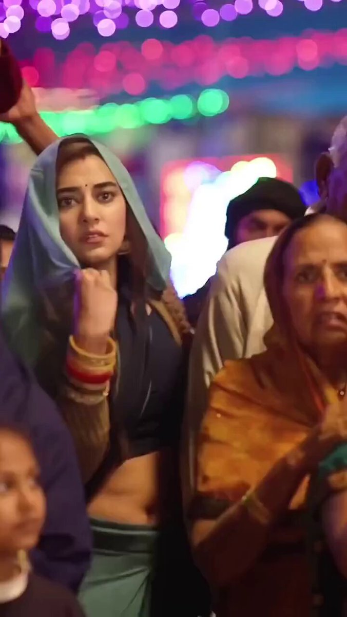 जब ईश्वर किसी स्त्री को आशीर्वाद देना चाहते है तब वो उसे जिंदगी में एक वफादार पुरुष से मिलवा देते है..!!❤️💫🌸