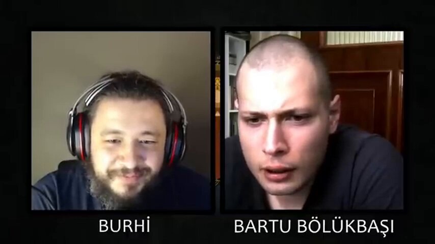 Eleman o kadar cahil ki Selefilere, Hanbelilere, İbn Teymiyye'ye hadis inkarcısı diyor. Bu Marks'ı kapitalist, Lenin'i emperyalist sanmak gibi bir şey.