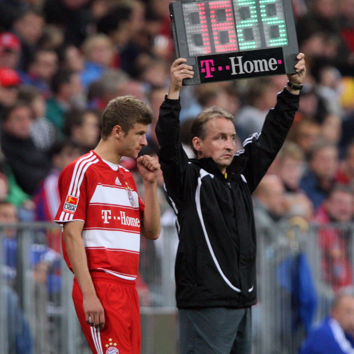 18-year old Thomas Müller making his debut for Bayern Munich in 2008.🔙