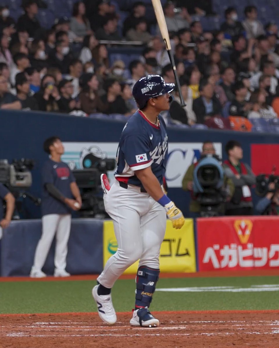 This bat flip 😮‍💨