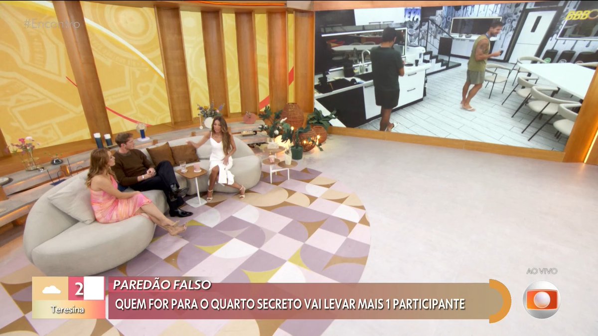 A Bia dizendo que o Breno deve levar a Ana Paula pro quarto secreto pra induzir o povo da casa a votar… Gente, nunca foi tão escancarada essa preferência da Globo por um participante. Tá feio demais.