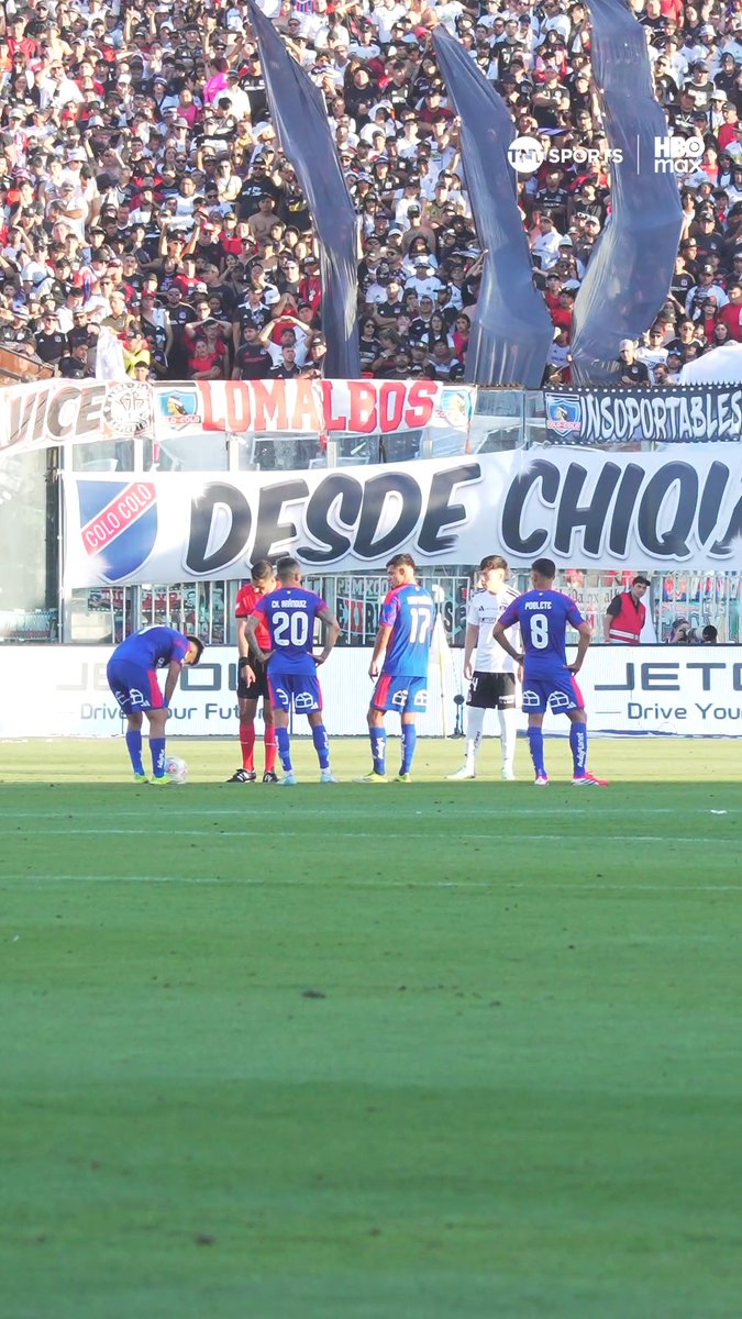 😱⚽❌ Otro ángulo de la infracción de Jonathan Villagra a Maximiliano Guerrero, que anticipó al gol de #LaU en el #Superclásico. Disfruta lo mejor del fútbol chileno. Suscríbete a #TNTSportsenHBOMax 📲💻 Link en la BIO 📍