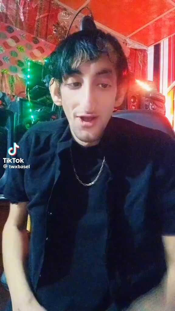 فروخ الكلبوسي 🐕 والحشد وهم يهددون الكويت طاحوا بلسان الكويتي 😂💦 تكفون شوفوا شكله اللهم لاشماته #الكويت_الآن #السعودية_الان