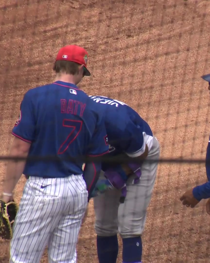 Mark Vientos and Brett Baty at first base after Vientos' base hit