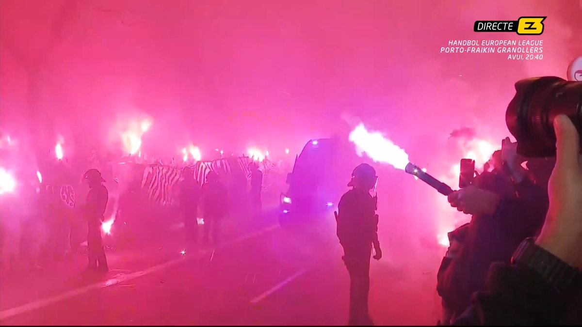 XPTDDDDDRR mais le bus de Barcelone ???? c’est la ldc ou quoi là, ils sont fous