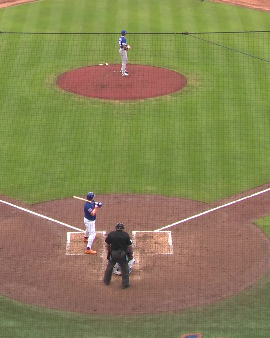 Francisco Alvarez drops in a base hit to put the Mets back in front!