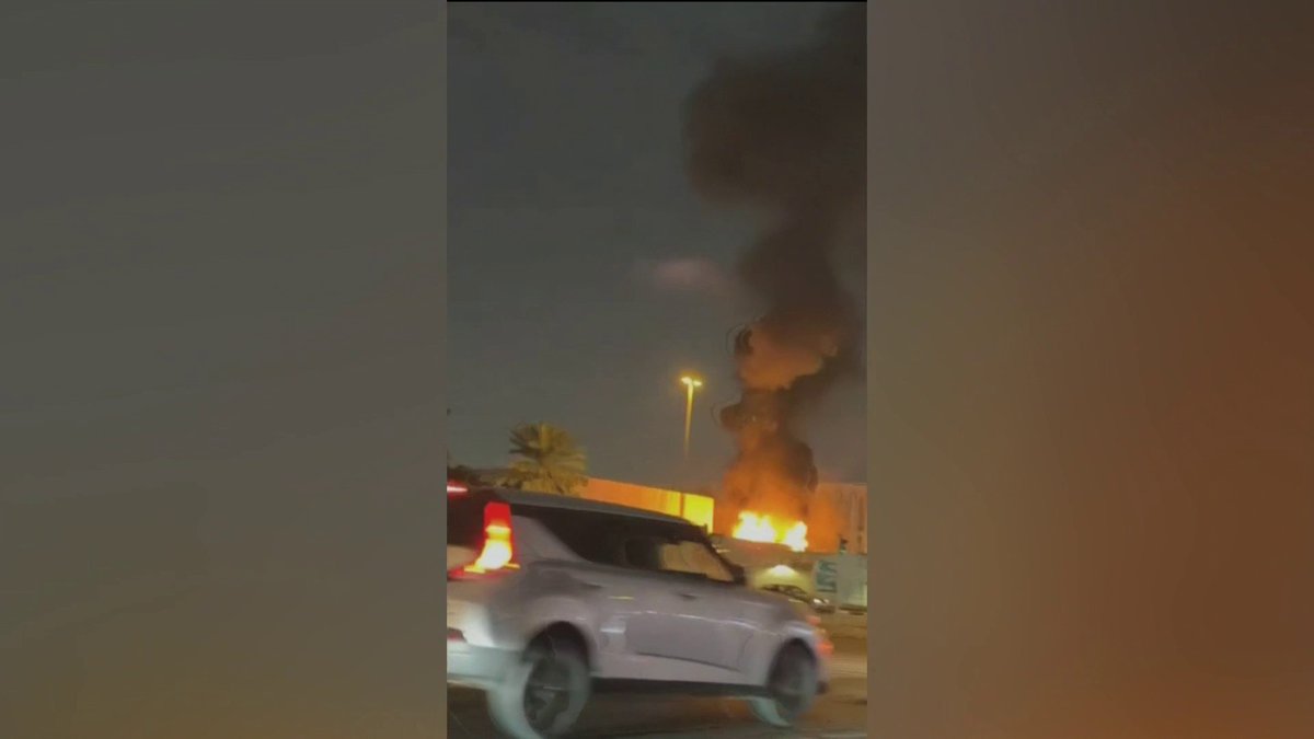 دبي: إخماد حريق محدود في محيط القنصلية الأميركية نتيجة استهداف بمسيرة قناة العربية