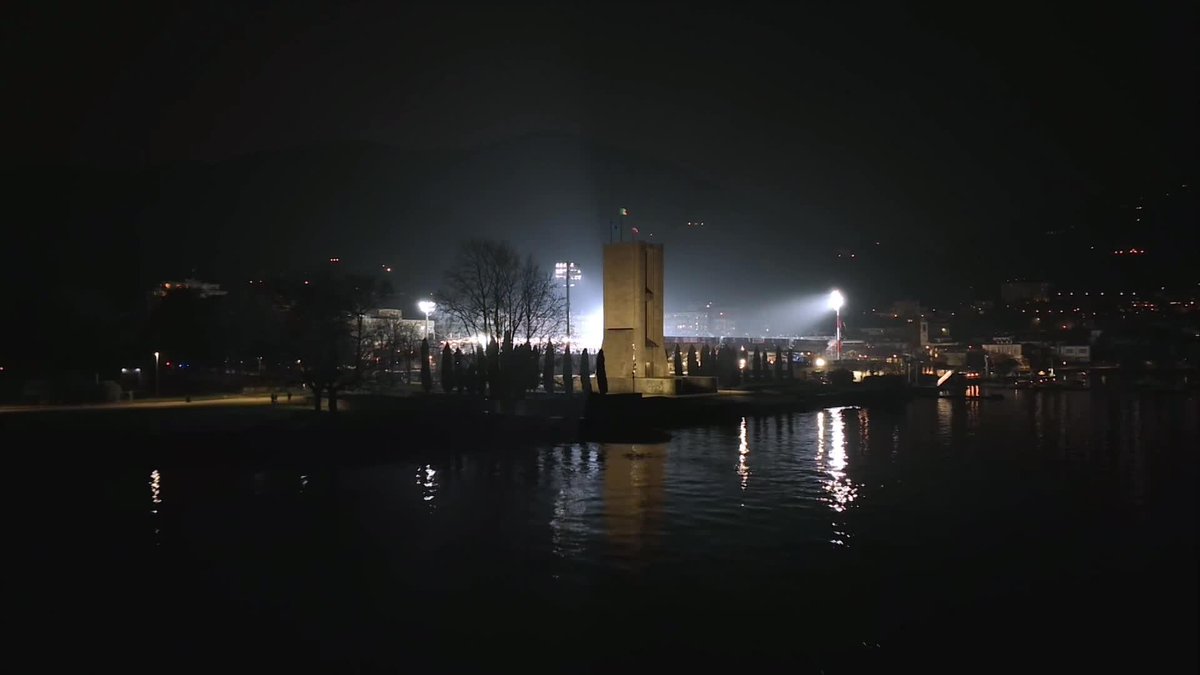 Coppa Italia Semi-Final action from an incredibly scenic lakeside setting! 🏆🇮🇹 ⚪🔵 Como v Inter 🔵⚫ Watch it LIVE now on Premier Sports 2 📺