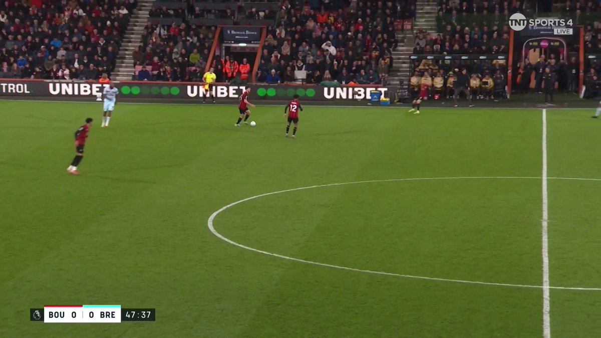 Should this have been a penalty to Bournemouth? Robbie Savage certainly thinks so... but VAR doesn't agree 🎥 📺 TNT Sports & discovery+ UK