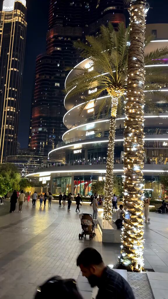 Dünyanın en güvenli ülkesi diyorlardı. Dubai’de emlak fiatları %35 çakıldı. Rakamlar daha düşecek. Türkiye’den çok göç alan, Dubai’den ev alanlar pişman.