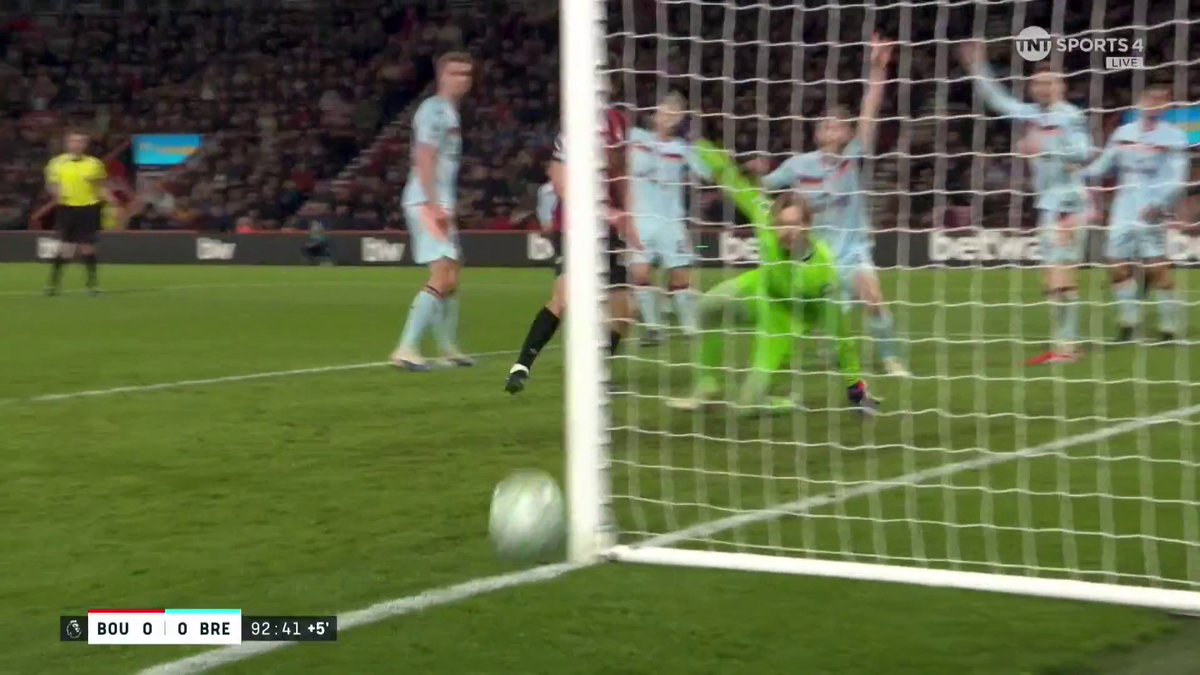 Bournemouth nearly clinch it at the death 😱 📺 TNT Sports &amp; discovery+ UK