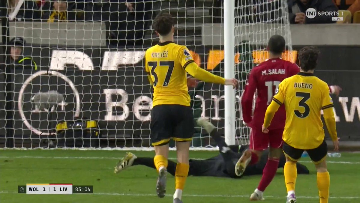Liverpool are back in the game through Mo Salah! ⚽ TNT Sports &amp; discovery+ UK