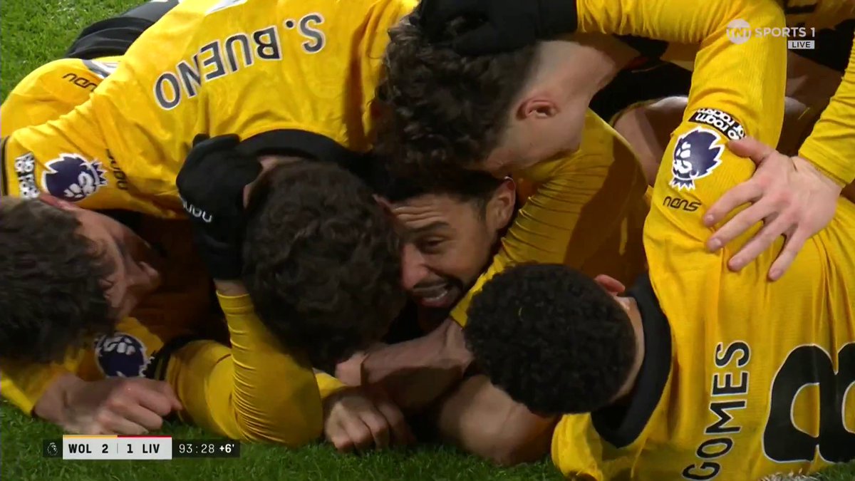 LOOK AT THOSE CELEBRATIONS! 😲 Wolves score in the 94th-minute to take the lead against Liverpool... TNT Sports &amp; discovery+ UK