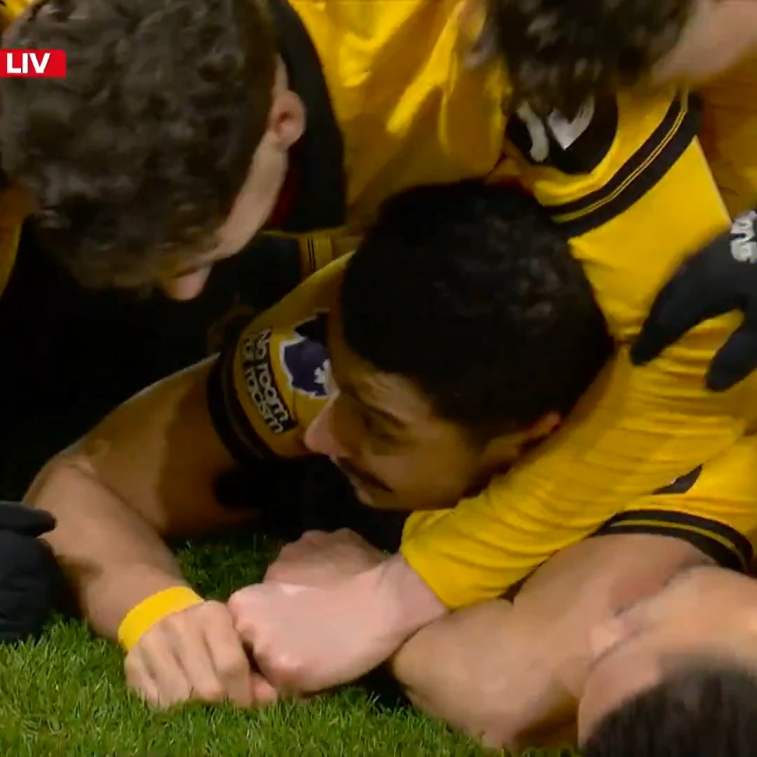 WOLVES HAVE PULLED OFF A STUNNER. 😱 ANDRE SCORES IN STOPPAGE TIME TO SINK LIVERPOOL.