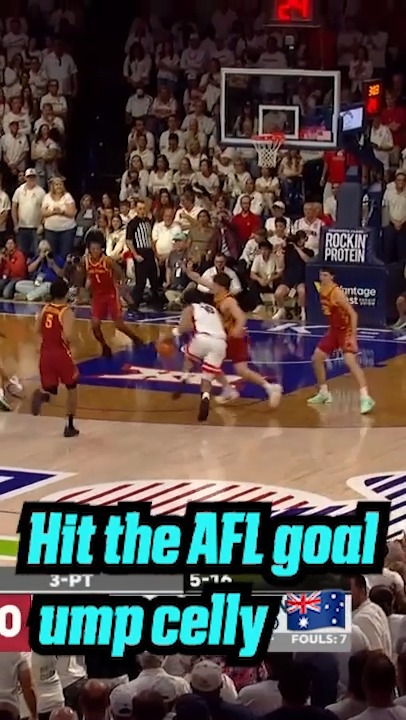 Potentially the greatest 3-point celly of all-time 🇦🇺 😭 Anthony Dell'Orso giving the Arizona crowd a little #AFL flavour after hitting the J!