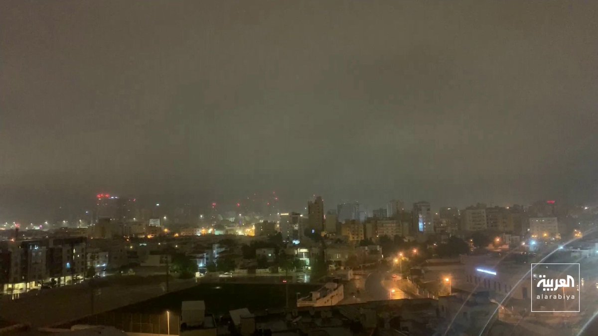 موفد العربية هاني الصفيان: •السلطات القطرية تعتقل خليتين تابعتين للحرس الثوري تضمان 10 أشخاص •الخلية الأولى تضم 7 أشخاص مكلفين بجمع معلومات عن المنشآت الحيوية والعسكرية في قطر •الخلية الأخرى تضم 3 أشخاص مهمتهم تنفيذ أعمال تخريبية وتشغيل مسيرات •العثور على إحداثيات لمواقع حساسة ووسائل اتصال وأجهزة تقنية بحوزة المتهمين •الدفاعات الجوية القطرية تعترض صواريخ إيرانية قبل الوصول إلى أهدافها