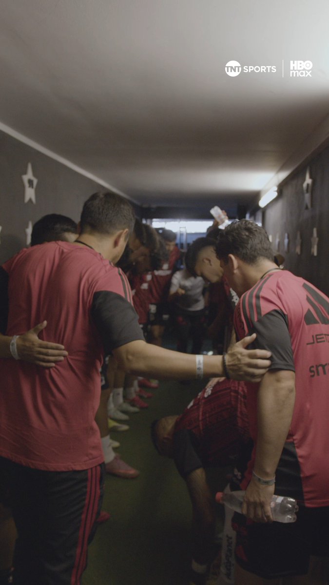 🗣⚽🏁 La arenga en el túnel Paolo Pacione, PF de #ColoColo, le entregó este mensaje al plantel antes de saltar a la cancha de cara al #Superclásico199 ante #LaU. Finalmente, el triunfo fue para Los Azules. #LigaDePrimeraMercadoLibre