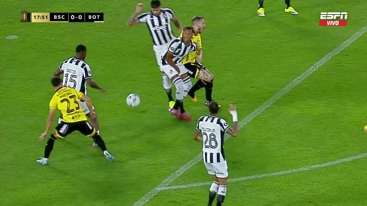 ¿ERA PENAL PARA EL ÍDOLO? Toda la gente de #BarcelonaSC reclamó la falta de Alexander Barboza sobre Darío Benedetto. ▶️ Mira la 🏆 CONMEBOL #Recopa en el Plan Premium de #DisneyPlus