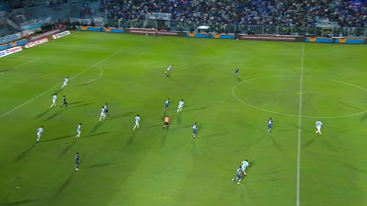 🇨🇴 GOLAZO de Duván Vergara. El colombiano marcó el 1-0 de #Racing en su visita a #AtléticoTucumán, al 35’