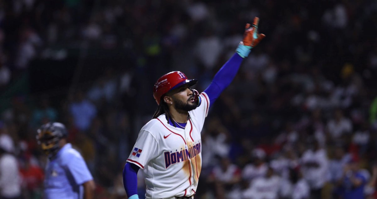 Fernando Tatis Jr. received a standing ovation from the crowd after a 3-hit game tonight!