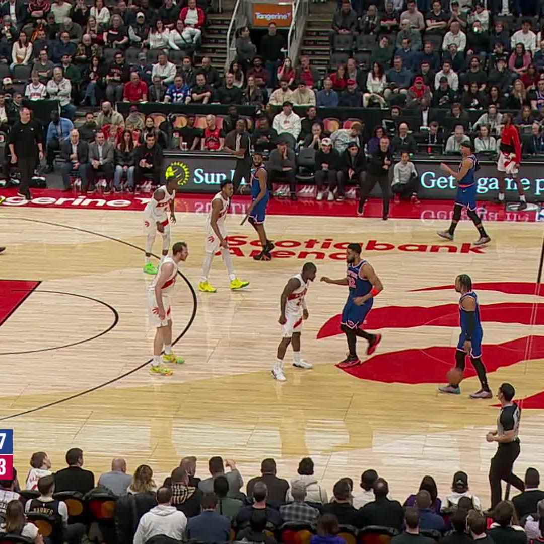 JALEN BRUNSON IN THE CLUTCH.